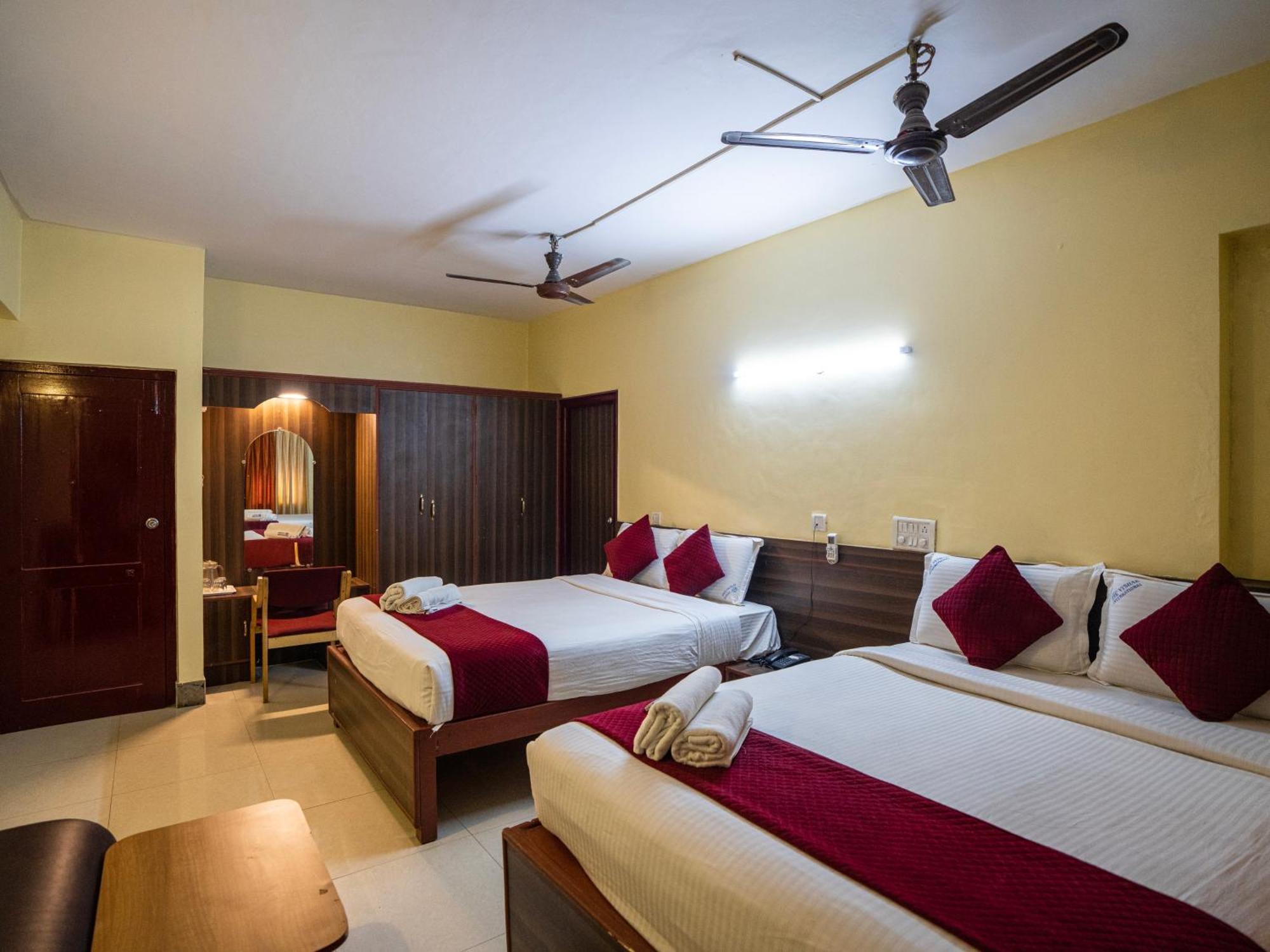 Hotel Vyshak International Mysore Exterior photo
